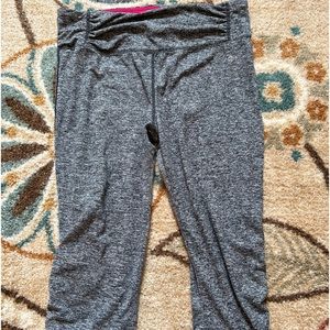 Cropped grey leggings, size L
